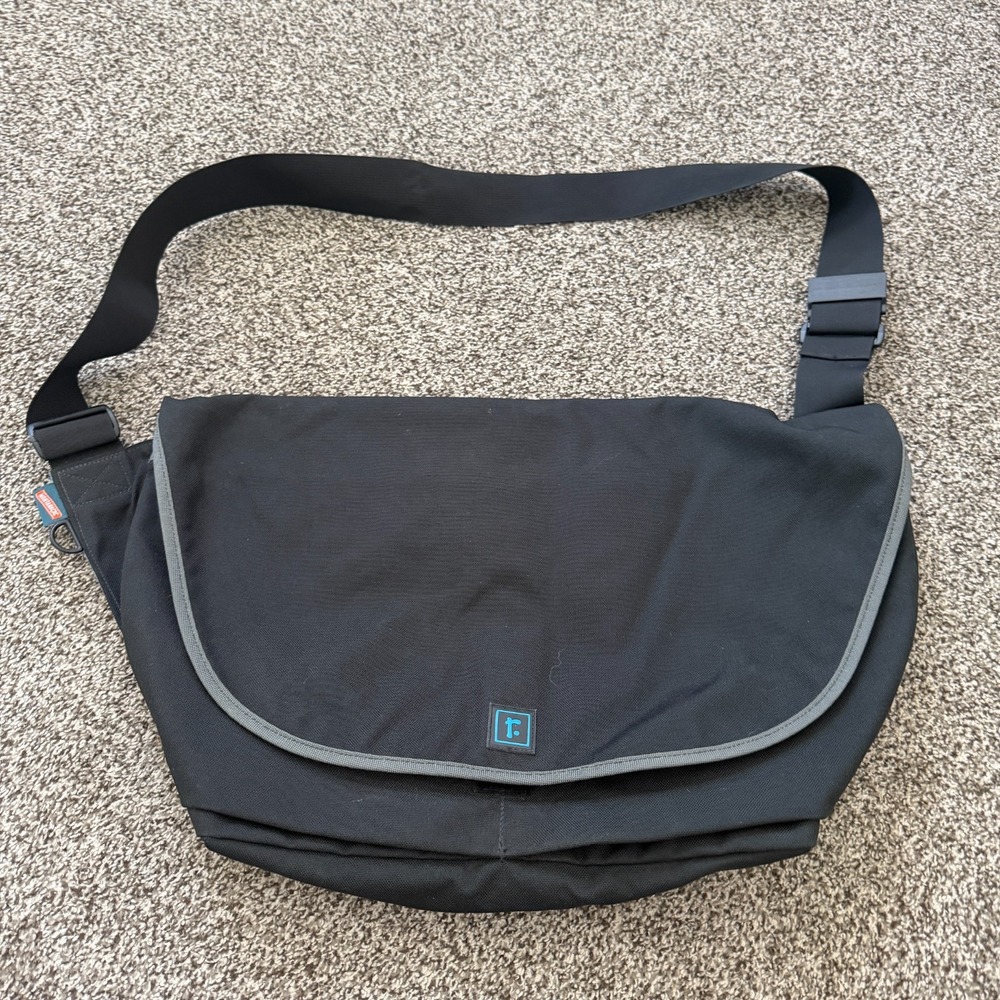 Rickshaw Bagworks Medium Zero Messenger Sling Bag Black Made in USA